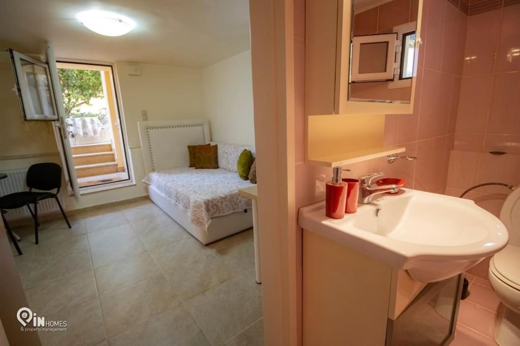 Odysseus Cozy Home Néa Mákri エクステリア 写真